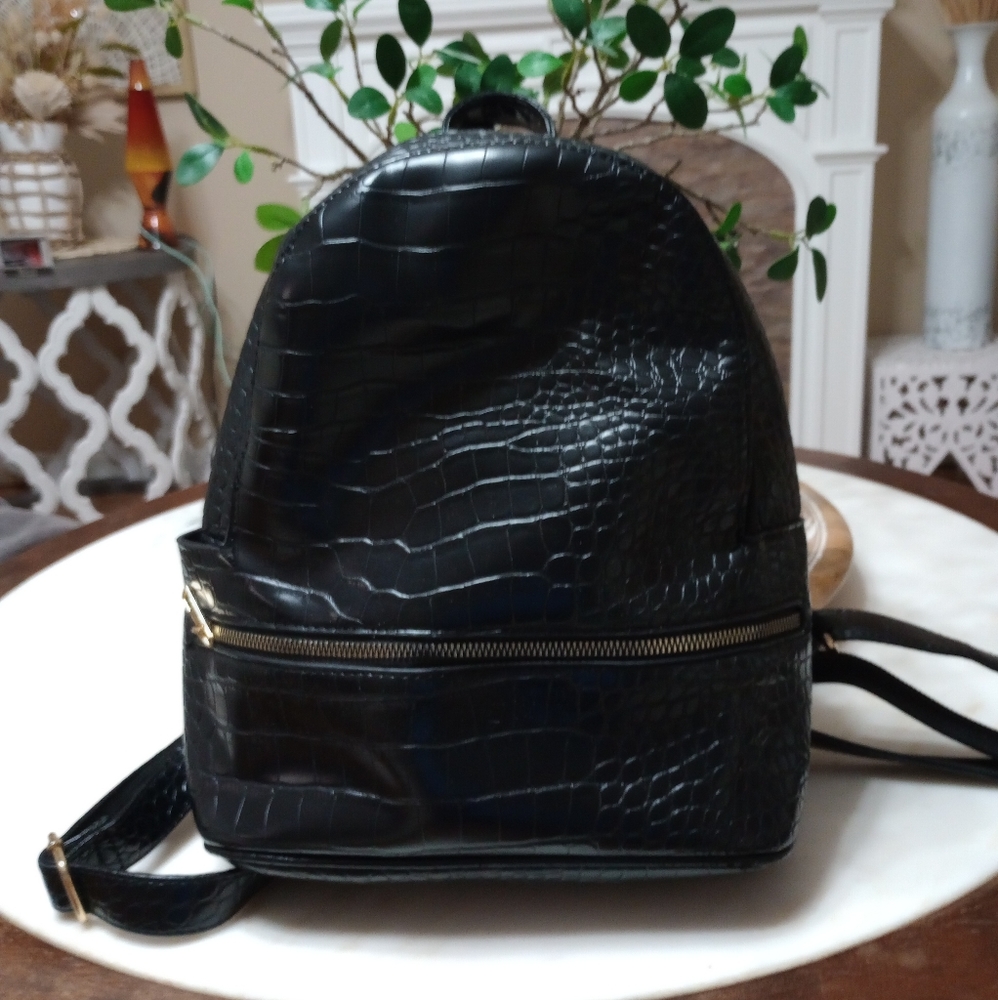 Forever 21 trandy black backpack